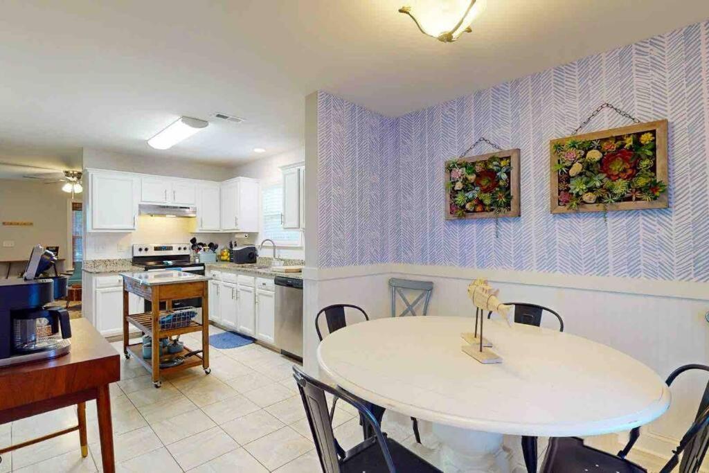 The Blue Door Bungalow Wilmington Bagian luar foto