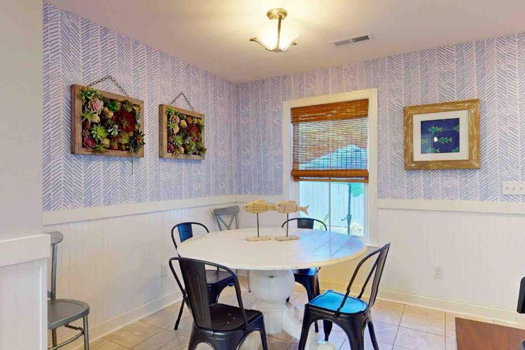 The Blue Door Bungalow Wilmington Bagian luar foto