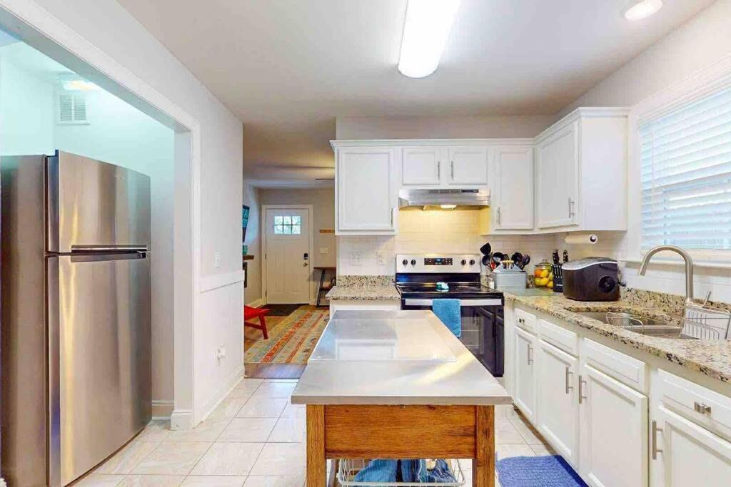 The Blue Door Bungalow Wilmington Bagian luar foto
